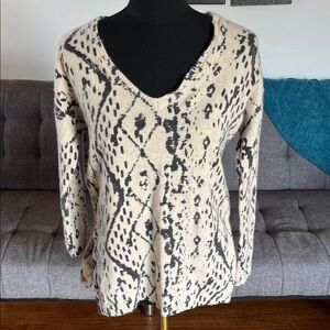 Anthropologie HWR Wool Cashmere and Yak Animal Print V-Neck Sweater Size XS